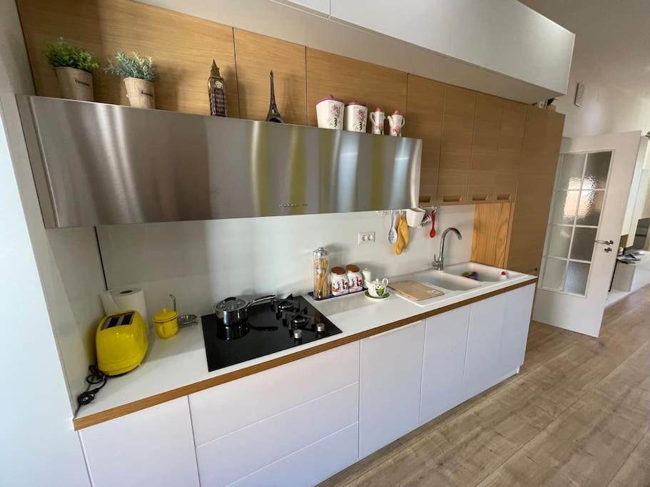Sun Apartment In The Heart Of Tirana Exterior photo